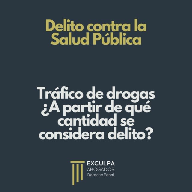 La Sentencia 741/2016 del Tribunal Supremo ofrece pautas esenciales para entender cuánta cocaína incautada se considera un delito de tráfico. Según la doctrina jurisprudencial, el destino al tráfico se infiere cuando la cantidad de droga supera el acopio medio de un consumidor durante cinco días. En el caso específico de la cocaína, se ha establecido que la cantidad de 7,5 gramos marca el umbral a partir del cual se presume la finalidad de tráfico.

Es importante destacar que el destino al tráfico no se limita estrictamente a la cantidad de droga incautada, ya que la sentencia menciona otros indicios relevantes. Entre estos indicios se incluyen las modalidades de posesión, el lugar de ocupación de la droga, la presencia de material o instrumentos típicos del tráfico de drogas, la clase y variedad de la sustancia incautada, su disposición en unidades aptas para la venta, la capacidad adquisitiva del acusado en relación con el valor de la droga, la actitud adoptada en el momento de la ocupación, manipulaciones realizadas en la droga, la ocupación de cantidades significativas de dinero sin justificación aparente, entre otros.

#DerechoPenal
#TráficodeDrogas
#SaludPública
#AbogadoPenalista
#CriminalLaw
#PenalSevilla
#Sevilla
#Abogados
#Despacho
#tipsderecho